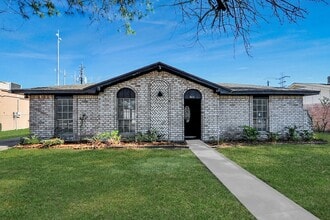 8011 La Roche Ln in Houston, TX - Building Photo - Building Photo