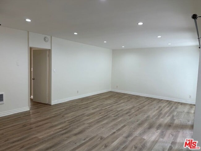 7736 Pso Del Rey in Los Angeles, CA - Building Photo - Building Photo
