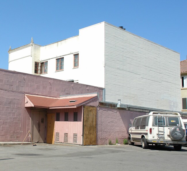 Plaza House in Salinas, CA - Foto de edificio - Building Photo