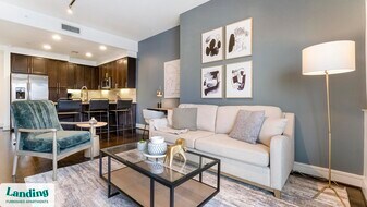 777 Preston St in Houston, TX - Building Photo