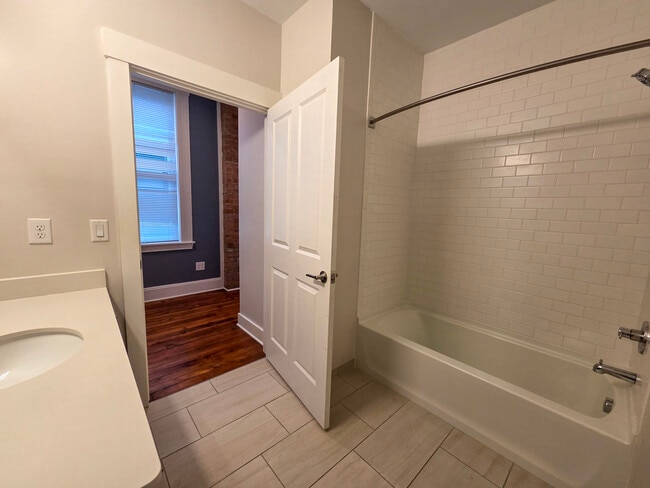 3112 Warsaw Ave, Unit 202 in Cincinnati, OH - Building Photo - Building Photo