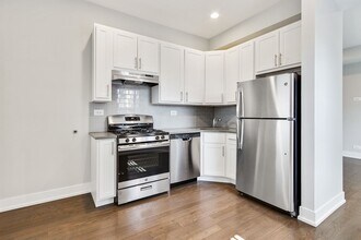 853 W Lill Ave, Unit B in Chicago, IL - Building Photo - Building Photo