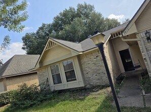 14319 Whitecross Dr in Houston, TX - Building Photo - Building Photo