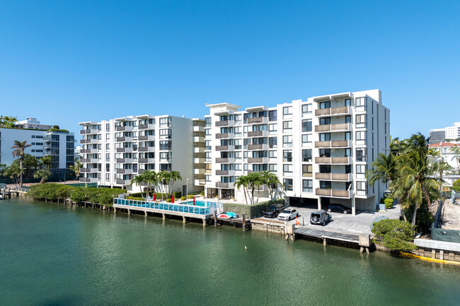 Guildford House in Bay Harbor Islands, FL - Foto de edificio - Building Photo