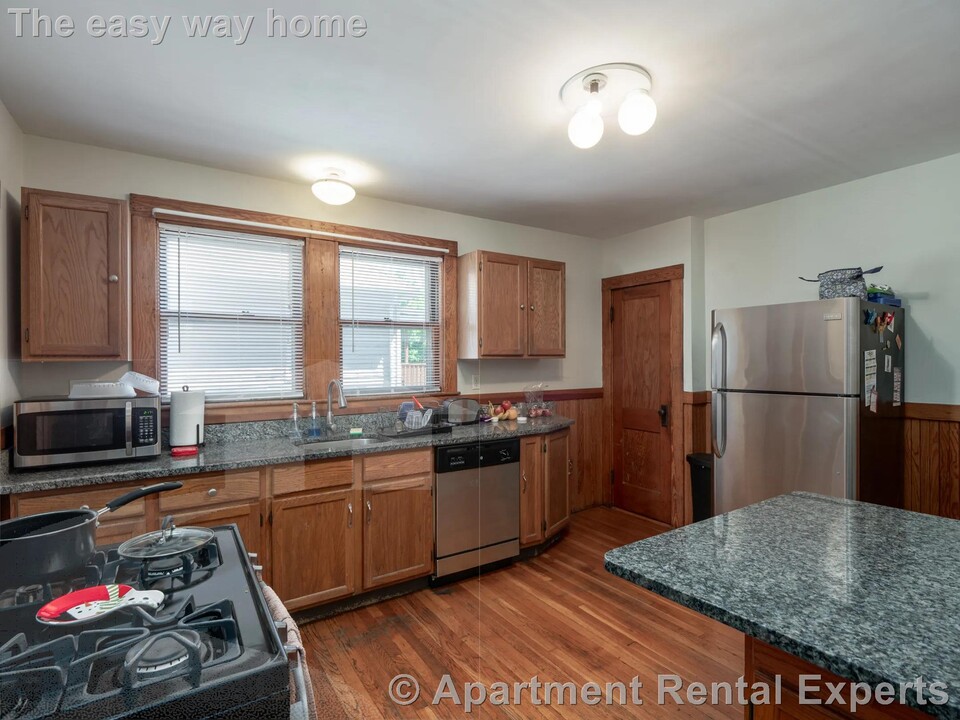 54 Upland Rd in Somerville, MA - Building Photo