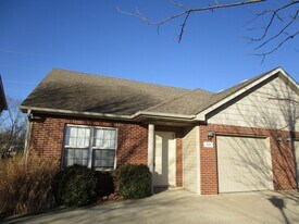 707-707 Glenstone Dr in Columbia, MO - Building Photo