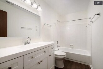 1345 E Wyndham Cir in Palatine, IL - Foto de edificio - Building Photo