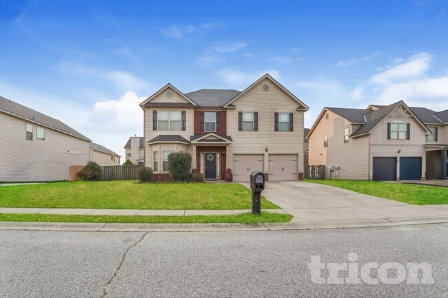 property at 3206 Waverly Ln