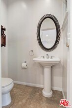 208 S El Camino Dr in Beverly Hills, CA - Building Photo - Building Photo