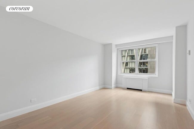155 W 68th St in New York, NY - Building Photo - Building Photo