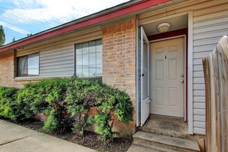 Room in Duplex on Luther Dr in Georgetown, TX - Building Photo - Building Photo