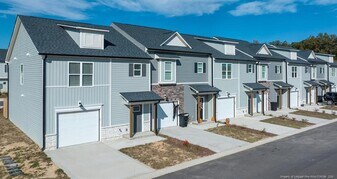 892 Kingscote Dr in Fayetteville, NC - Building Photo