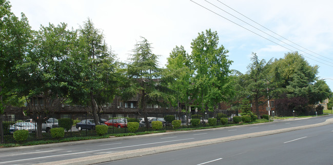 Stoneman Village I in Pittsburg, CA - Building Photo - Building Photo