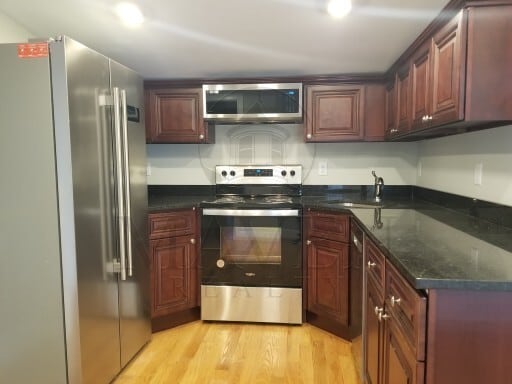 35 Whitfield Rd, Unit #3 in Somerville, MA - Foto de edificio - Building Photo