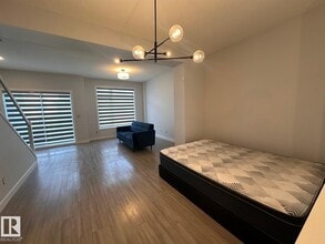 804 Welsh Dr S W in Edmonton, AB - Building Photo - Building Photo