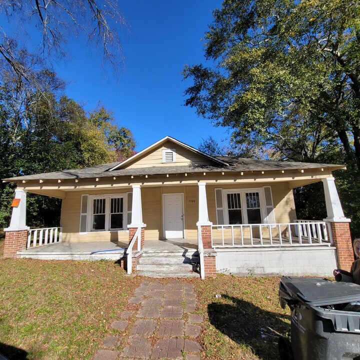 1900 6 Ct in Phenix City, AL - Building Photo