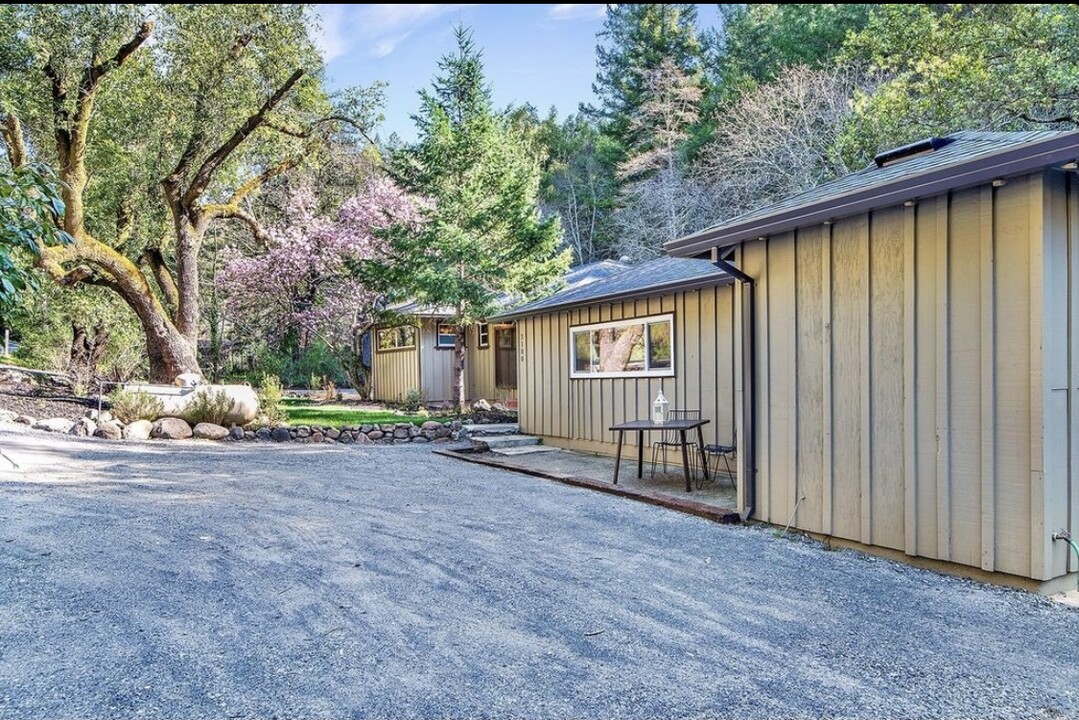 3180 Calistoga Rd in Santa Rosa, CA - Building Photo