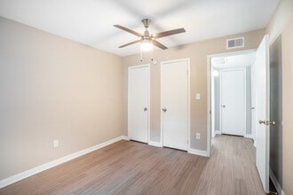 8751 Broadway in Houston, TX - Building Photo - Interior Photo