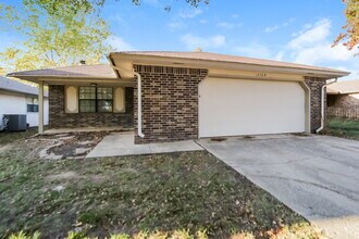 12509 Ridgegate Rd in Yukon, OK - Building Photo - Building Photo
