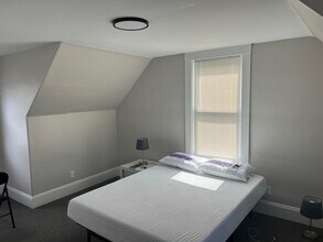 14 Cotting St, Unit 3 in Medford, MA - Building Photo - Building Photo