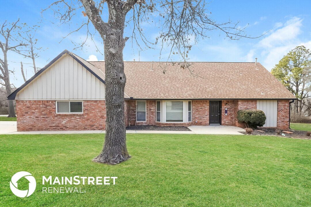 2101 Westridge Dr in Edmond, OK - Foto de edificio