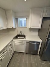 8245 Lake Dr in Doral, FL - Building Photo - Building Photo