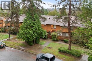 9024 Centaurus Cir in Burnaby, BC - Building Photo