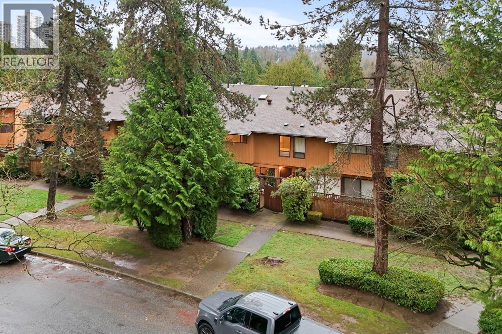 9024 Centaurus Cir in Burnaby, BC - Building Photo