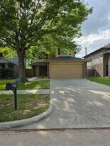 16715 N Mist Dr in Houston, TX - Building Photo