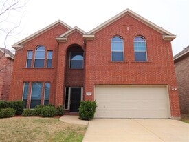 9501 Navarro St in Crowley, TX - Building Photo