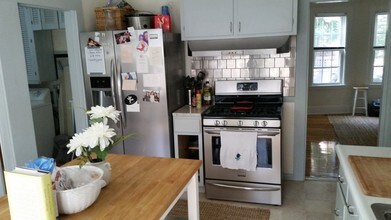 43 Evergreen Ave, Unit 1 in Newton, MA - Foto de edificio - Building Photo