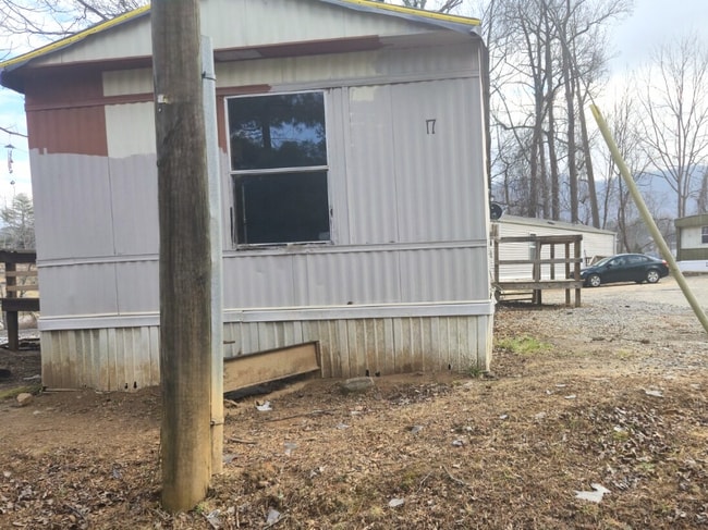 1075 Sweeten Creek Rd in Asheville, NC - Building Photo - Building Photo