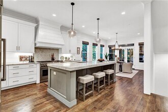 3081 Rhodenhaven Dr NW in Atlanta, GA - Building Photo - Building Photo