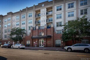 100 Glen St in Glen Cove, NY - Building Photo