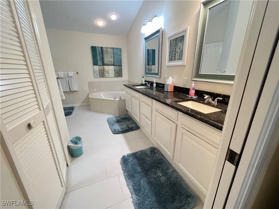 26891 Wedgewood Dr in Bonita Springs, FL - Foto de edificio