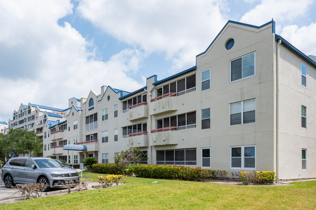 Crystal Bay at Feather Sound in Clearwater, FL - Building Photo