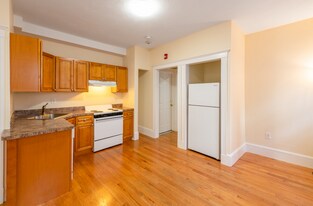 882 Huntington Ave, Unit 5 in Boston, MA - Building Photo