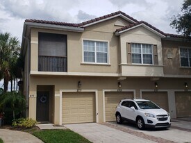 2771 Oakwater Dr in Kissimmee, FL - Building Photo