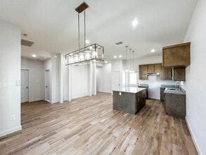 5008 Rotonda Ln in Laredo, TX - Building Photo - Building Photo