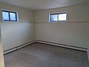 108 E Main St, Unit 2 in Ayer, MA - Foto de edificio - Building Photo