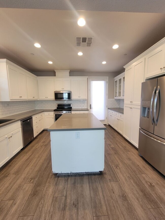 property at 1829 Kelly Pl