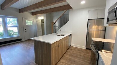 1910 Green Bay Rd in Highland Park, IL - Building Photo - Building Photo