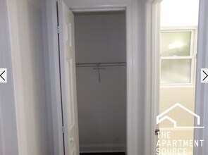 2131 W Giddings St, Unit G in Chicago, IL - Building Photo - Building Photo