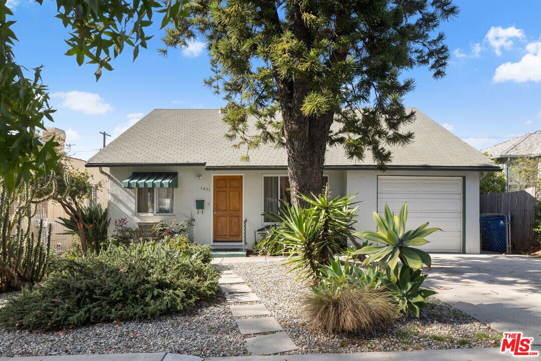 1451 Armadale Ave in Los Angeles, CA - Building Photo