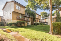 Regal Court Apartments in Dallas, TX - Building Photo - Building Photo