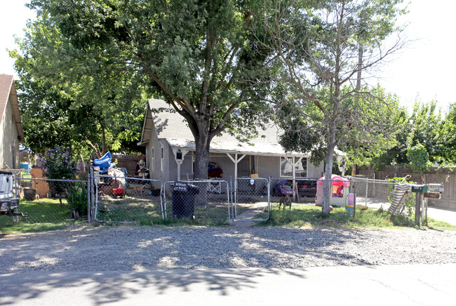 426 Empire Ave in Modesto, CA - Foto de edificio - Building Photo