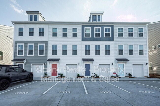 property at 4633 Forest Hills Dr