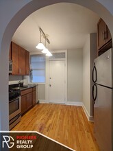 546 W Surf St, Unit 542-G in Chicago, IL - Building Photo - Building Photo