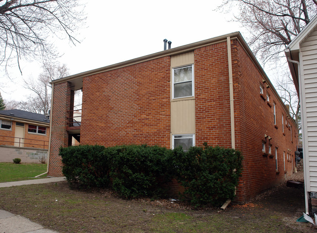 10-24 Law St in Lapeer, MI - Foto de edificio - Building Photo