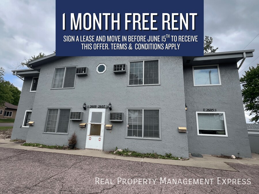 1 Month Free Rent; 2 Bedroom Apartment loc in Sioux Falls, SD - Building Photo